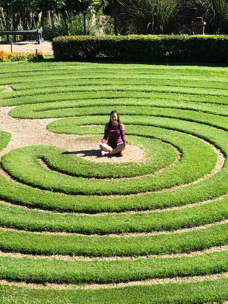 Rachel em meio à natureza